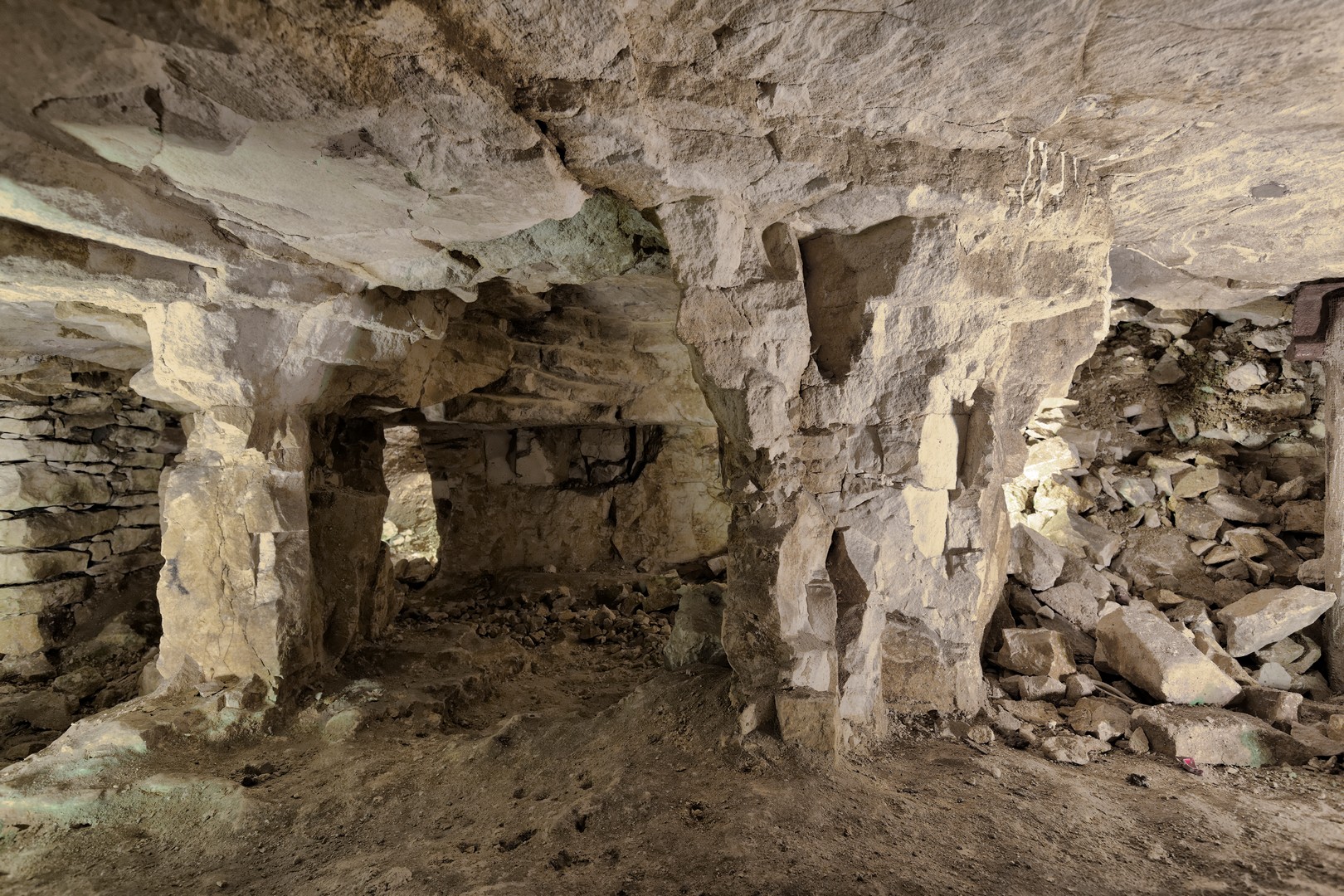 Kopalnie krzemienia sprzed tysięcy lat to jedna z głównych atrakcji podziemnej trasy turystycznej w Krzemionkach.